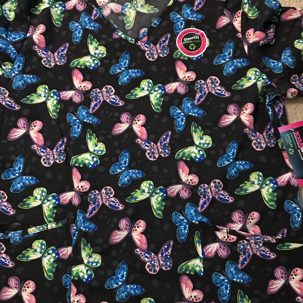 Brand new Beautiful Butterfly 🦋 Scrub top scrub top size large